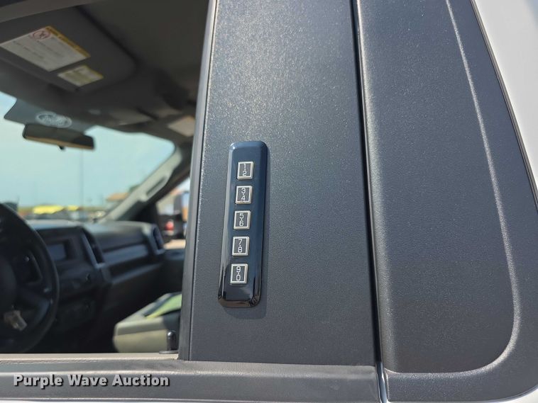 image for item EF3758 2019 Ford F250 Super Duty XLT pickup truck