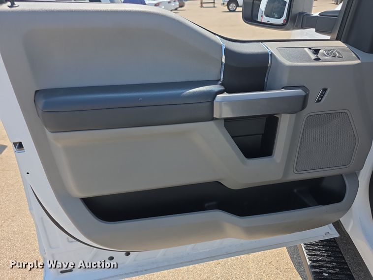 image for item EF3758 2019 Ford F250 Super Duty XLT pickup truck