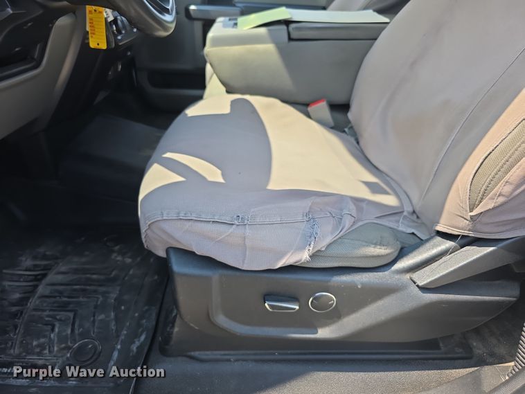 image for item EF3758 2019 Ford F250 Super Duty XLT pickup truck