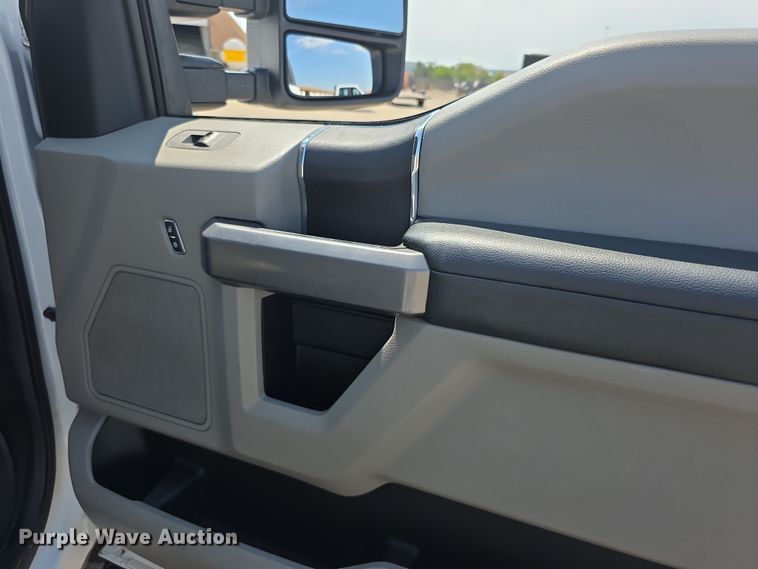 image for item EF3758 2019 Ford F250 Super Duty XLT pickup truck