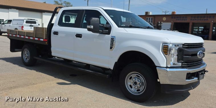 image for item EF3759 2018 Ford F250 Super Duty XL Crew Cab flatbed pickup truck