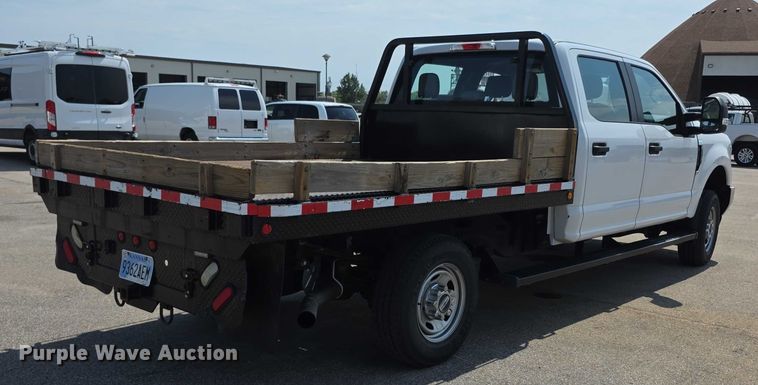 image for item EF3759 2018 Ford F250 Super Duty XL Crew Cab flatbed pickup truck