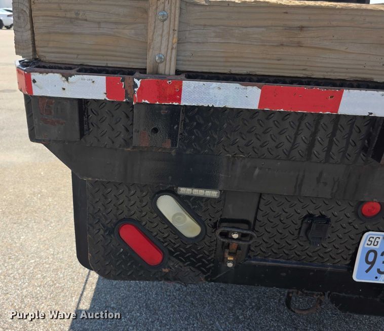 image for item EF3759 2018 Ford F250 Super Duty XL Crew Cab flatbed pickup truck