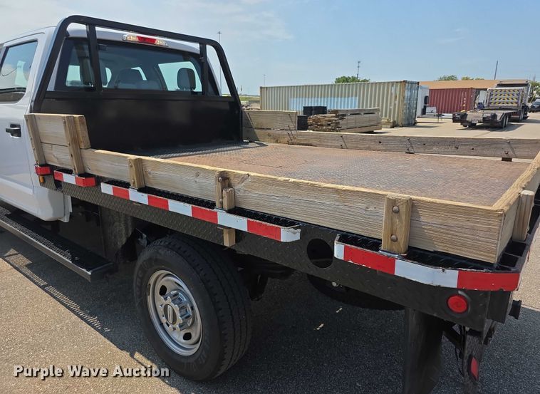image for item EF3759 2018 Ford F250 Super Duty XL Crew Cab flatbed pickup truck