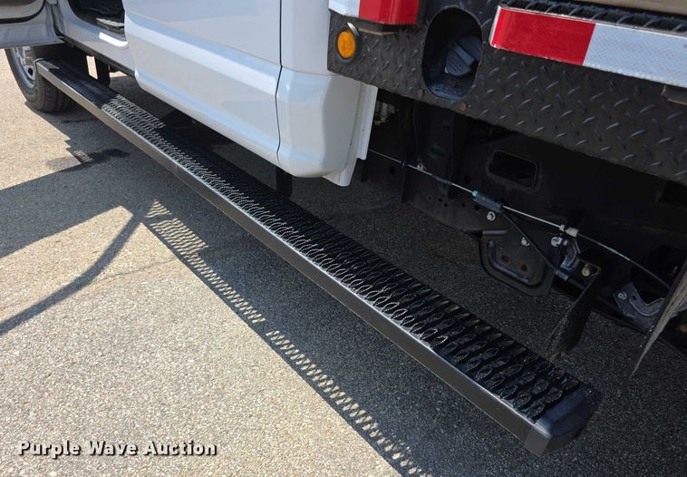 image for item EF3759 2018 Ford F250 Super Duty XL Crew Cab flatbed pickup truck