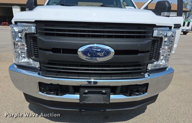 image for item EF3759 2018 Ford F250 Super Duty XL Crew Cab flatbed pickup truck