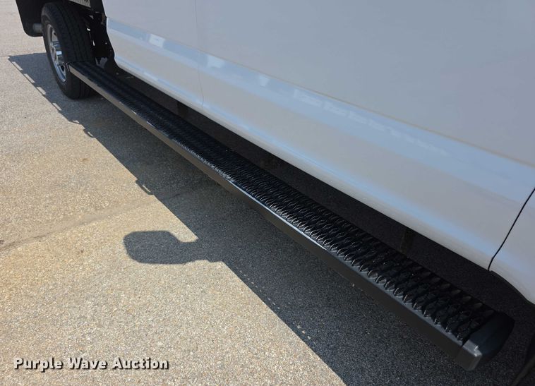 image for item EF3759 2018 Ford F250 Super Duty XL Crew Cab flatbed pickup truck