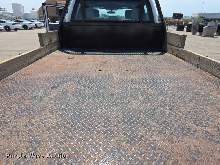 image for item EF3759 2018 Ford F250 Super Duty XL Crew Cab flatbed pickup truck