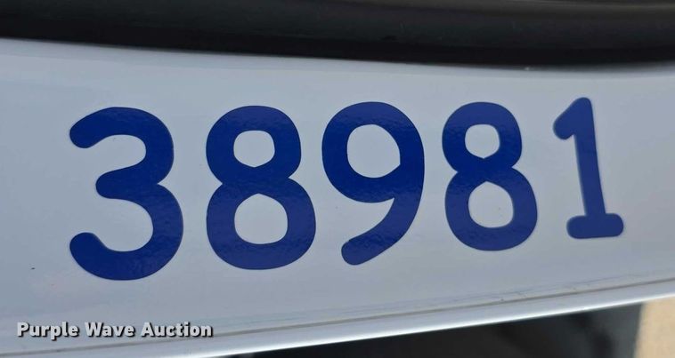 image for item EF3759 2018 Ford F250 Super Duty XL Crew Cab flatbed pickup truck