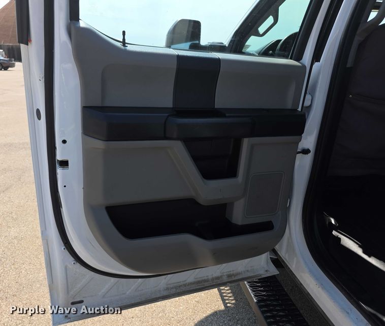 image for item EF3759 2018 Ford F250 Super Duty XL Crew Cab flatbed pickup truck