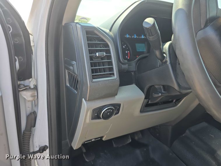 image for item EF3759 2018 Ford F250 Super Duty XL Crew Cab flatbed pickup truck