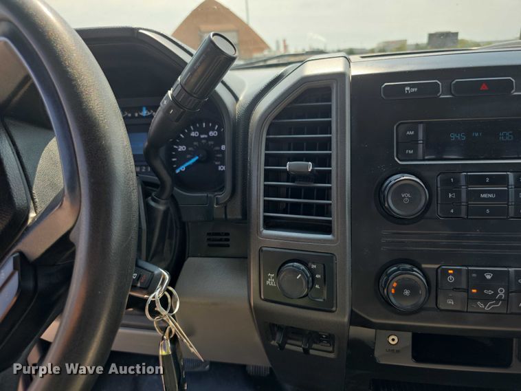 image for item EF3759 2018 Ford F250 Super Duty XL Crew Cab flatbed pickup truck