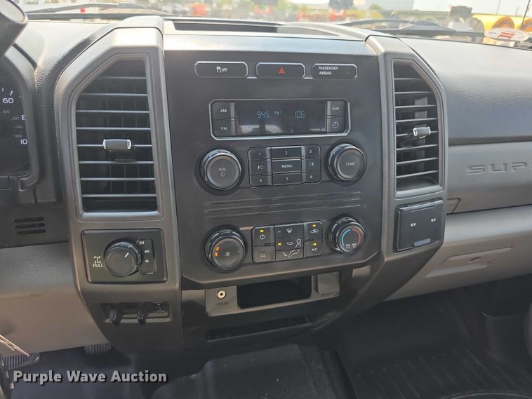 image for item EF3759 2018 Ford F250 Super Duty XL Crew Cab flatbed pickup truck