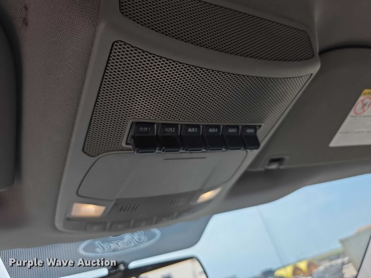 image for item EF3759 2018 Ford F250 Super Duty XL Crew Cab flatbed pickup truck