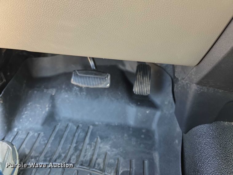 image for item EF3759 2018 Ford F250 Super Duty XL Crew Cab flatbed pickup truck