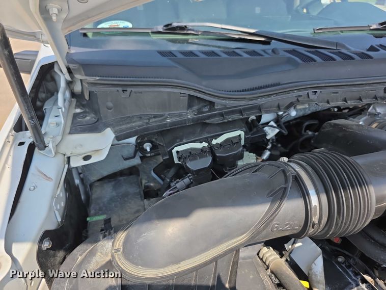 image for item EF3759 2018 Ford F250 Super Duty XL Crew Cab flatbed pickup truck