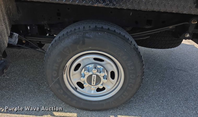 image for item EF3759 2018 Ford F250 Super Duty XL Crew Cab flatbed pickup truck