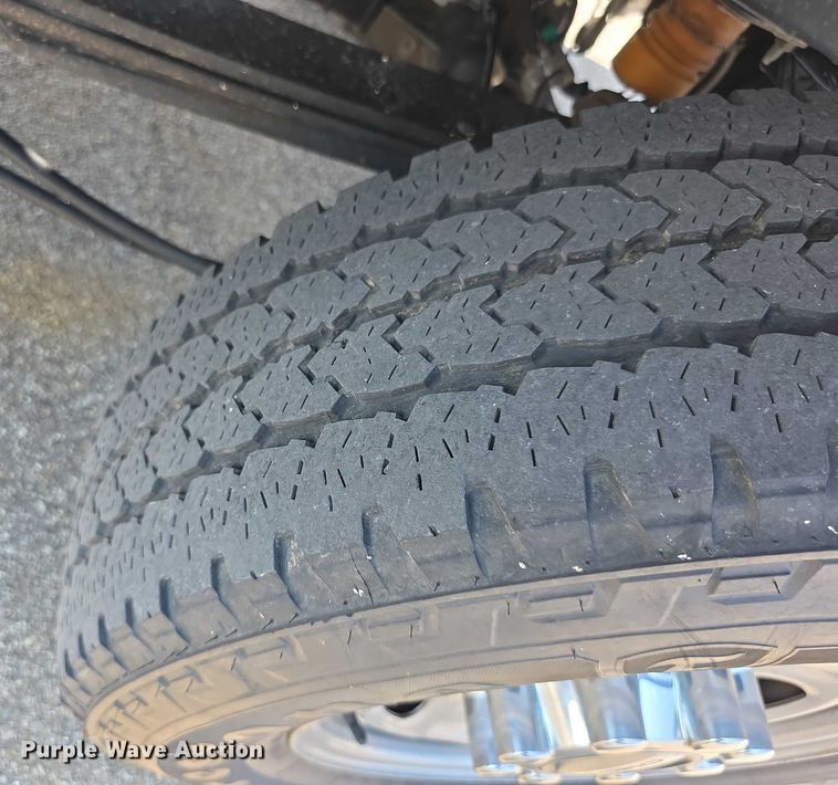 image for item EF3759 2018 Ford F250 Super Duty XL Crew Cab flatbed pickup truck