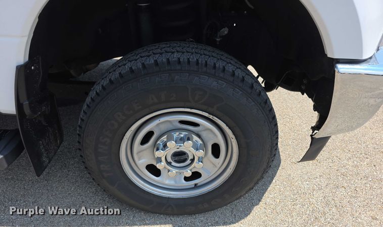 image for item EF3759 2018 Ford F250 Super Duty XL Crew Cab flatbed pickup truck