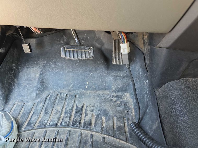 image for item EF3760 2017 Ford F350 Super Duty XL Crew Cab dump flatbed pickup truck