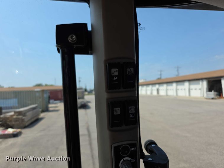 image for item EF3761 2018 Massey Ferguson 5710 MFWD tractor