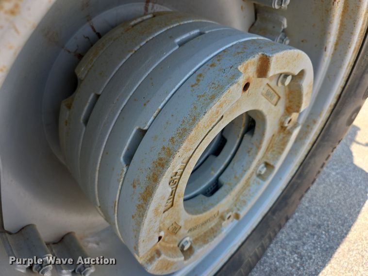 image for item EF3761 2018 Massey Ferguson 5710 MFWD tractor