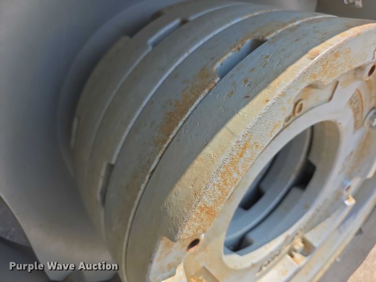 image for item EF3761 2018 Massey Ferguson 5710 MFWD tractor