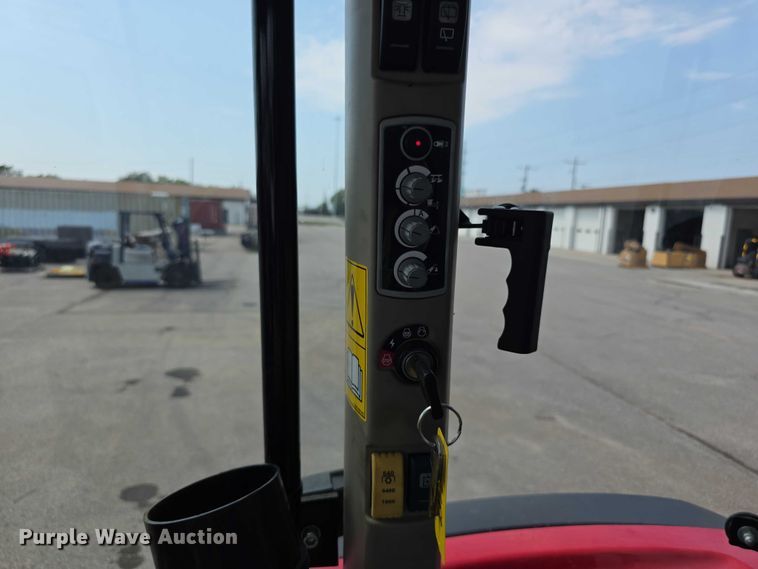 image for item EF3762 2018 Massey Ferguson  5710 MFWD tractor