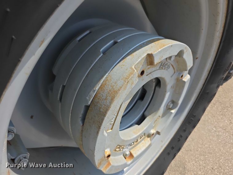 image for item EF3762 2018 Massey Ferguson  5710 MFWD tractor