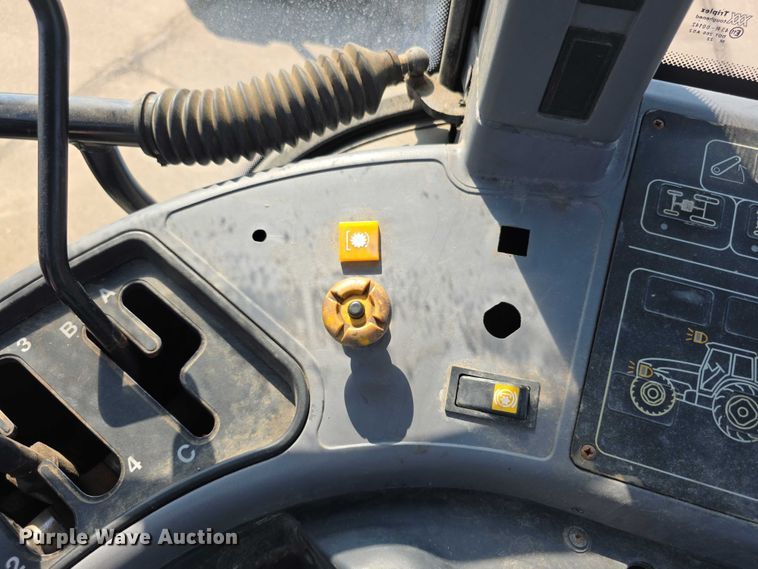 image for item EF3763 1998 New Holland  8260 MFWD tractor