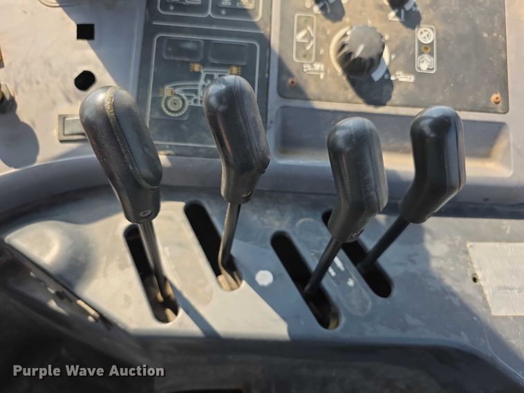 image for item EF3763 1998 New Holland  8260 MFWD tractor