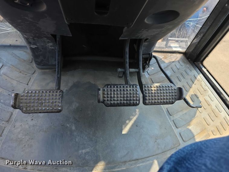 image for item EF3763 1998 New Holland  8260 MFWD tractor