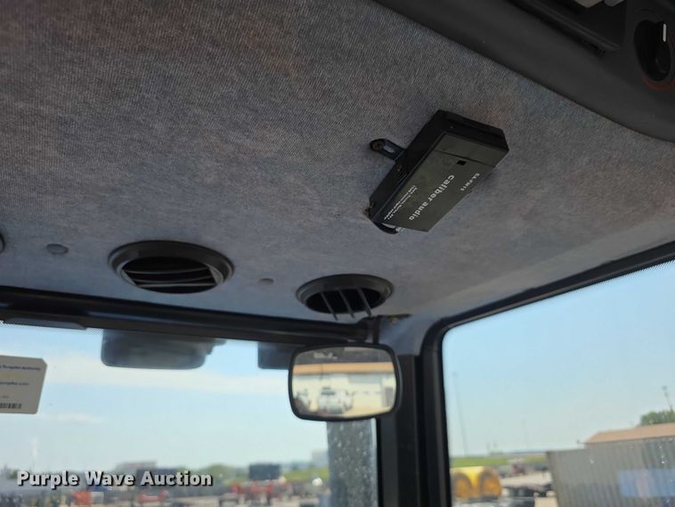 image for item EF3763 1998 New Holland  8260 MFWD tractor