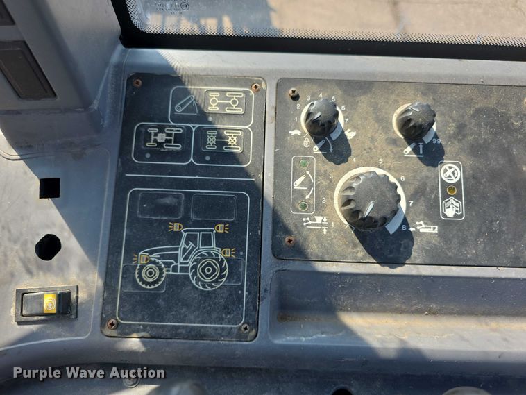 image for item EF3763 1998 New Holland  8260 MFWD tractor