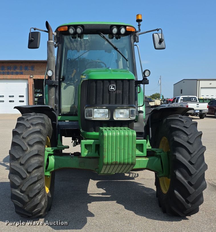 image for item EF3776 2003 John Deere 7220 MFWD tractor