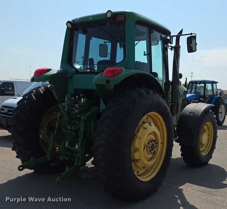 image for item EF3776 2003 John Deere 7220 MFWD tractor