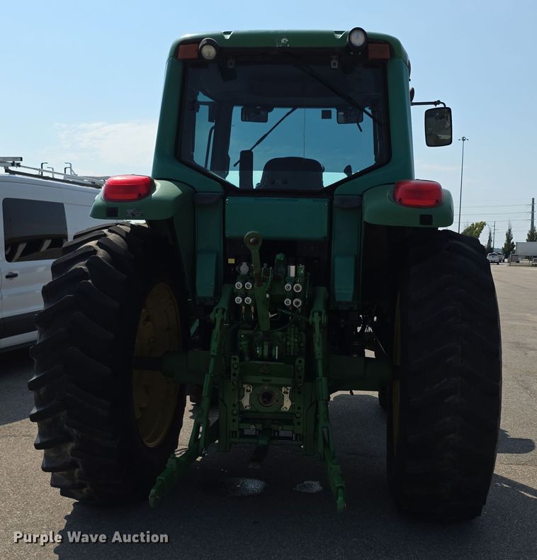 image for item EF3776 2003 John Deere 7220 MFWD tractor