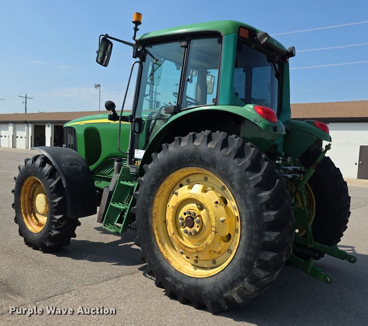 image for item EF3776 2003 John Deere 7220 MFWD tractor