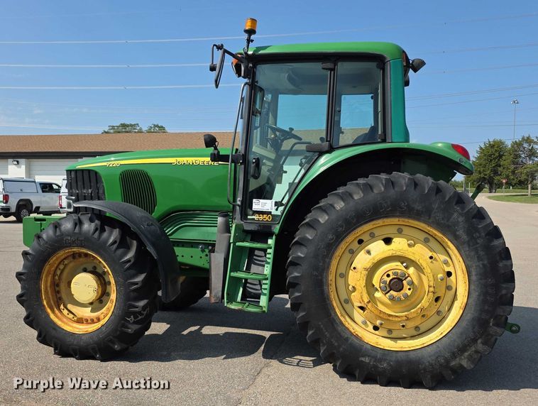 image for item EF3776 2003 John Deere 7220 MFWD tractor