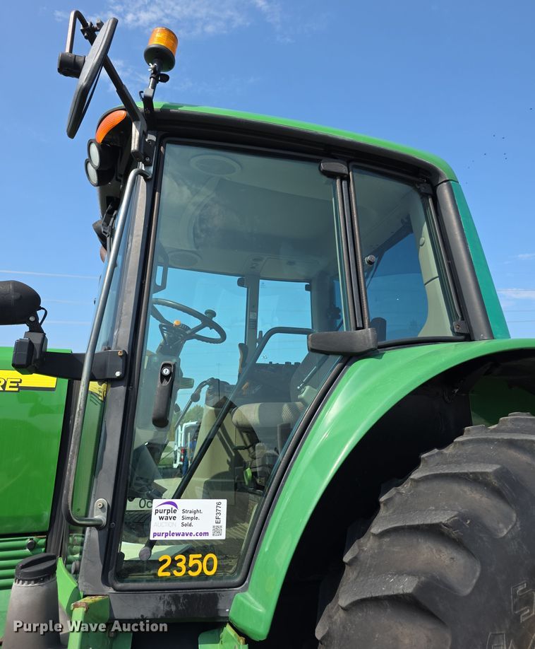 image for item EF3776 2003 John Deere 7220 MFWD tractor