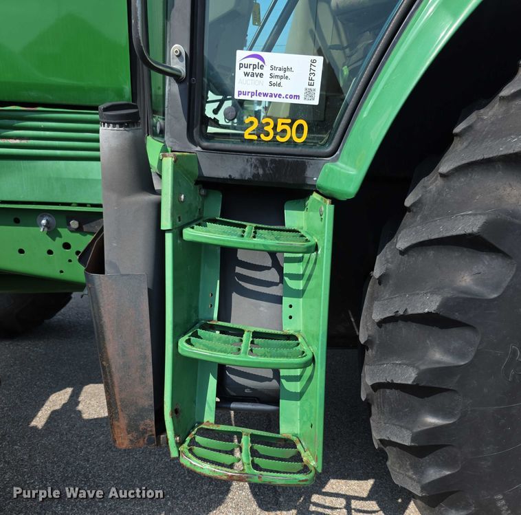 image for item EF3776 2003 John Deere 7220 MFWD tractor