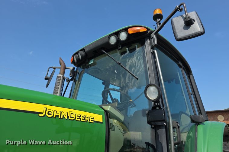 image for item EF3776 2003 John Deere 7220 MFWD tractor