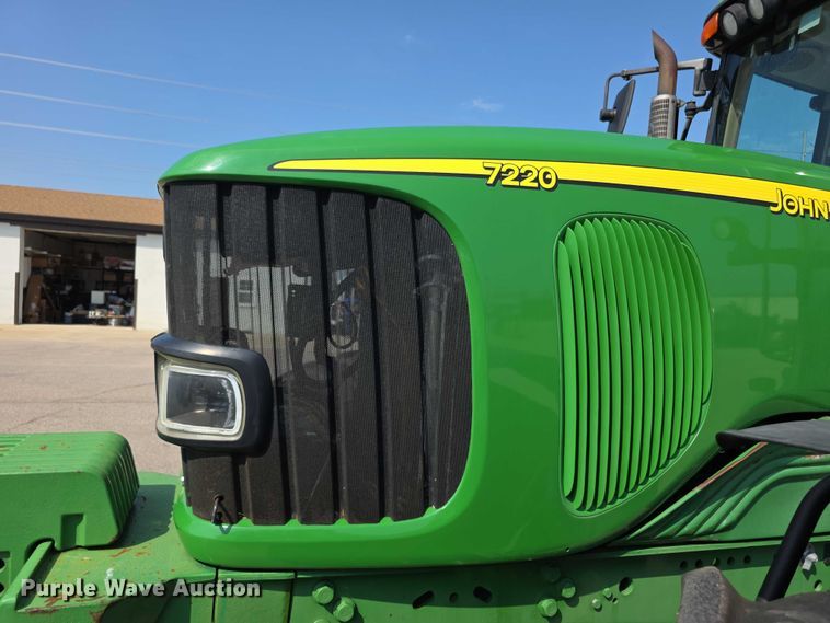 image for item EF3776 2003 John Deere 7220 MFWD tractor