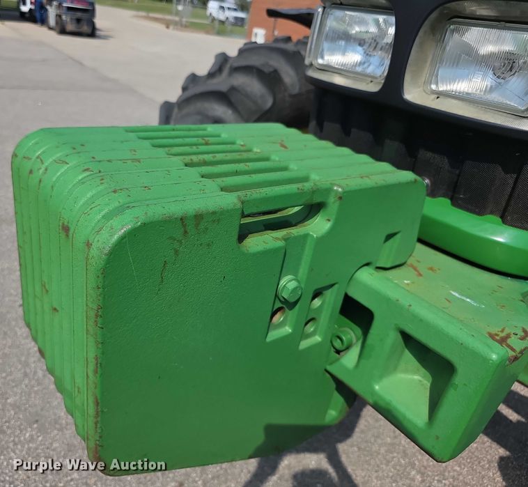 image for item EF3776 2003 John Deere 7220 MFWD tractor