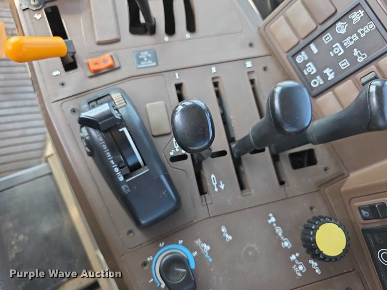 image for item EF3776 2003 John Deere 7220 MFWD tractor