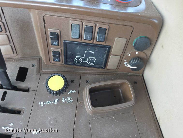 image for item EF3776 2003 John Deere 7220 MFWD tractor