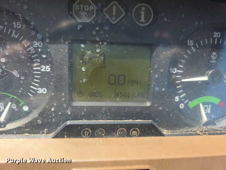 image for item EF3776 2003 John Deere 7220 MFWD tractor