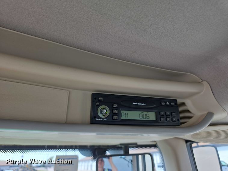 image for item EF3776 2003 John Deere 7220 MFWD tractor