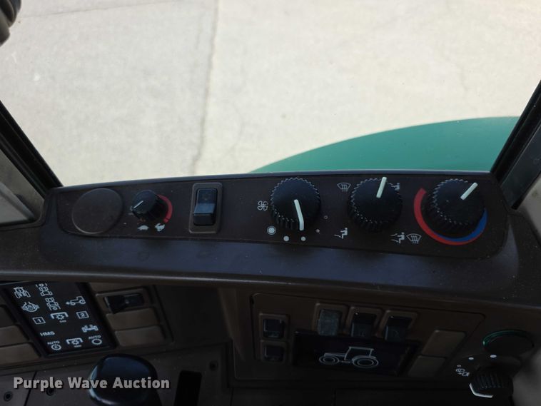 image for item EF3776 2003 John Deere 7220 MFWD tractor