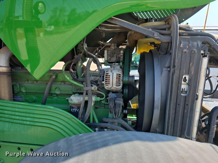 image for item EF3776 2003 John Deere 7220 MFWD tractor